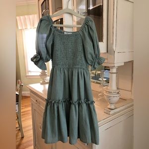 Adorable for Easter! Ivy City Co. Sage Green Smocked Dress, EUC, Size 4T/5T